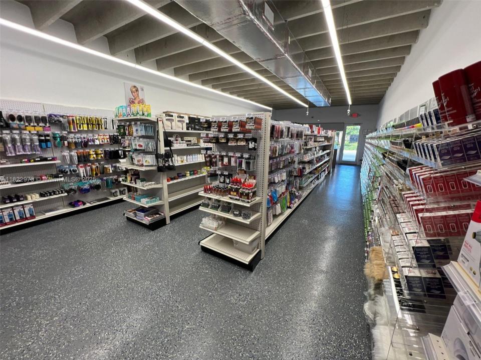 3645 W 16th Ave,, Hialeah, Florida 33012, Stati Uniti