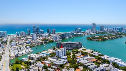 6900 Bay Dr 6G, Miami Beach, Florida 33141, USA