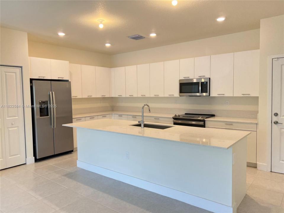 8224 NW 43 Street 8224, Doral, Floride 33166, États-Unis