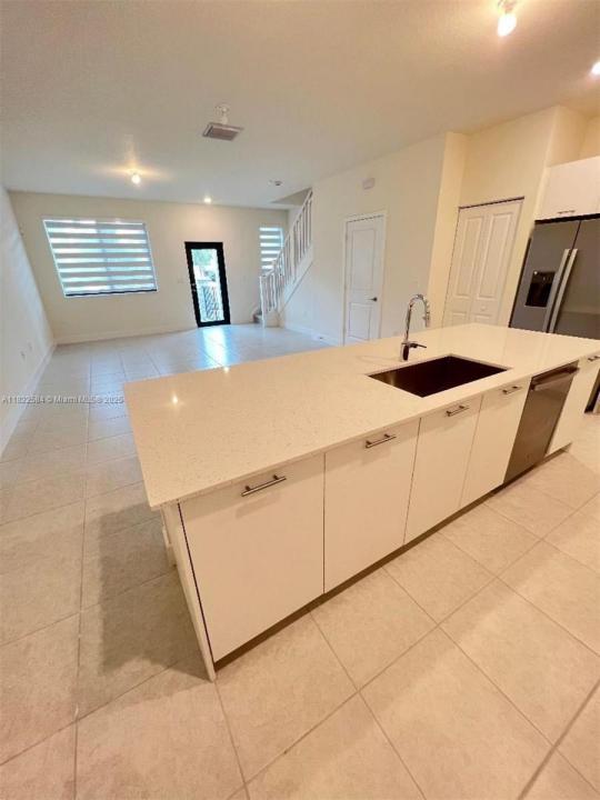 8224 NW 43 Street 8224, Doral, Floride 33166, États-Unis