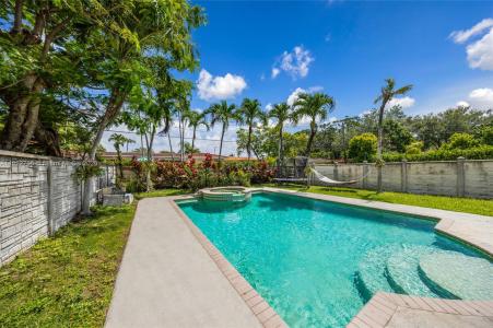 5781 SW 25th St, Miami, Florida 33155, USA