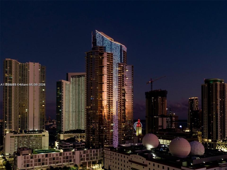 851 NE 1st Ave 3303, Miami, Flórida 33132, Estados Unidos