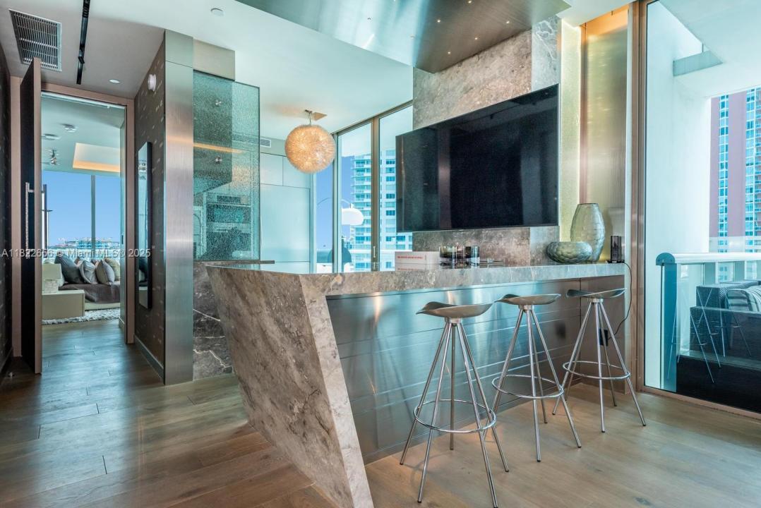 50 S Pointe Dr 905, Miami Beach, Florida 33139, Stati Uniti