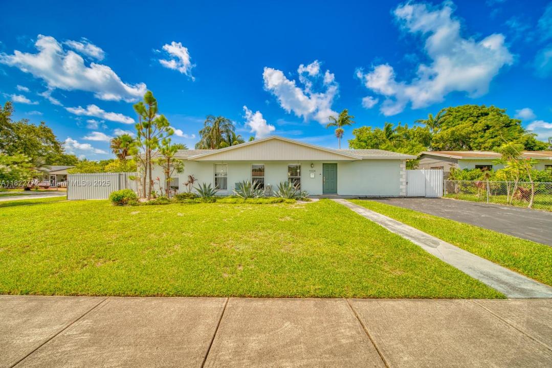 9104 SW 180th St, Palmetto Bay, Florida 33157