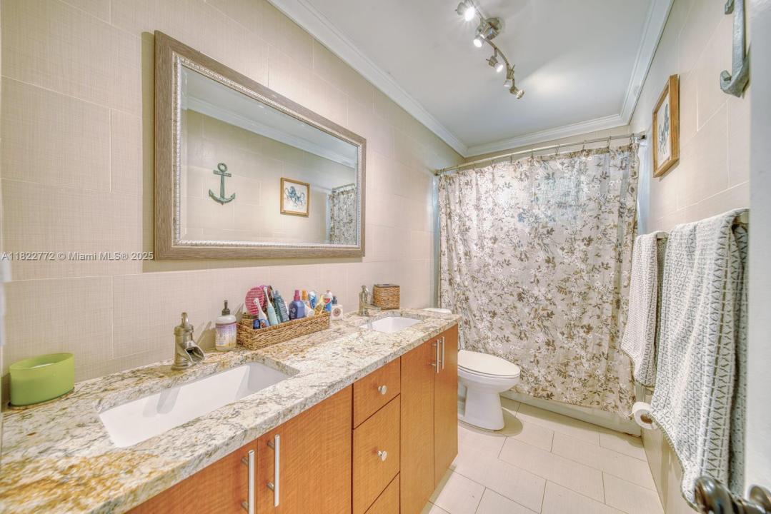 9104 SW 180th St, Palmetto Bay, Florida 33157