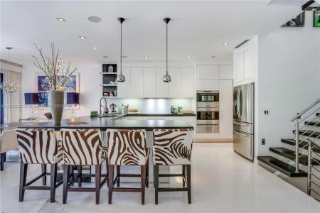 2000 S Bayshore Dr. 47, Miami, Florida 33133, USA