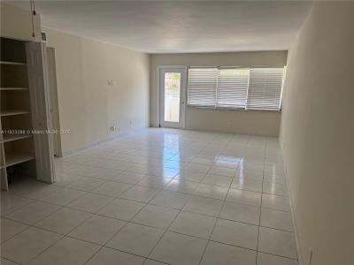 401 Golden Isles Dr 202, Hallandale Beach, Florida 33009, USA