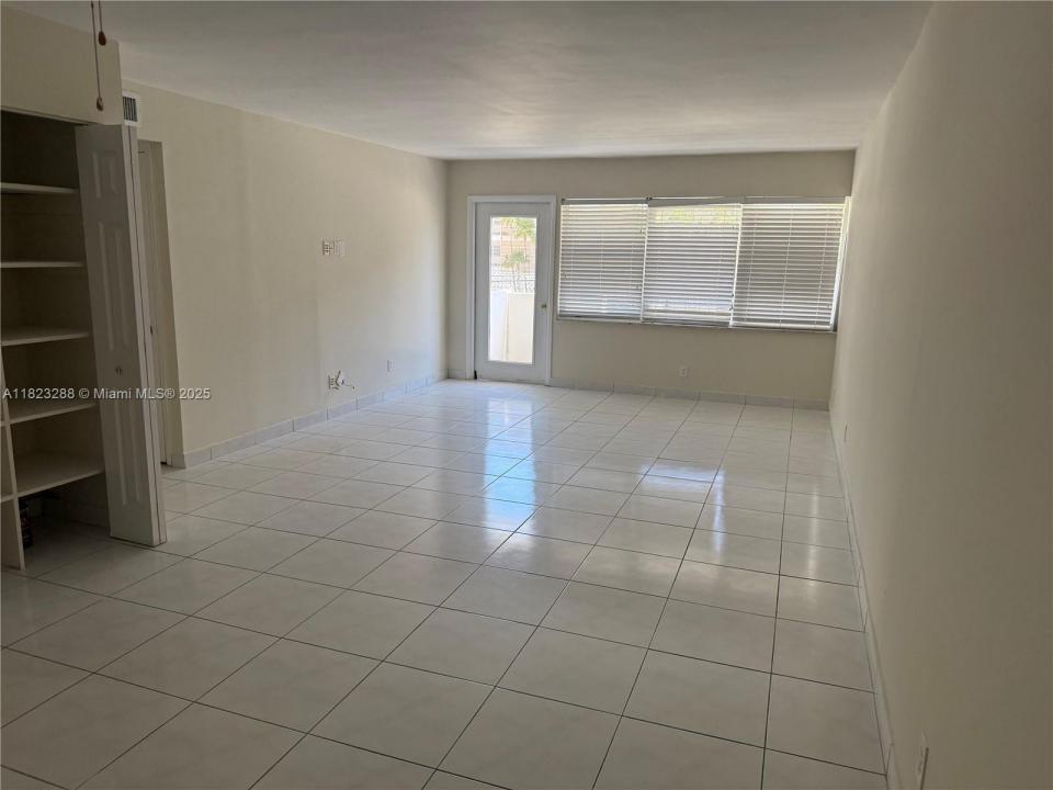 401 Golden Isles Dr 202, Hallandale Beach, Floride 33009, États-Unis