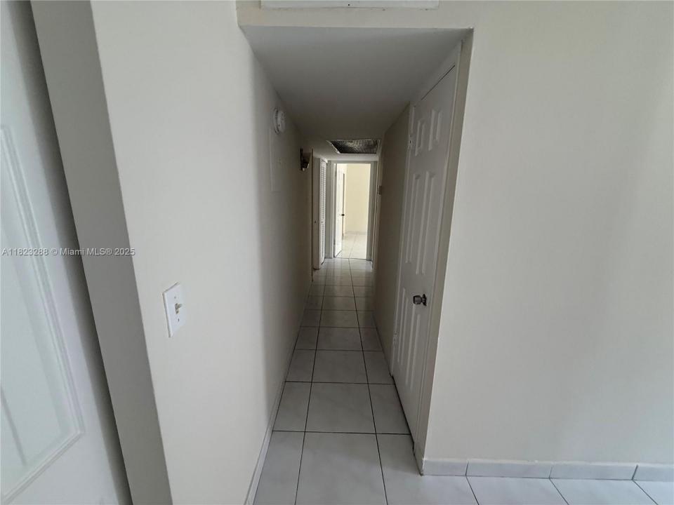 401 Golden Isles Dr 202, Hallandale Beach, Floride 33009, États-Unis