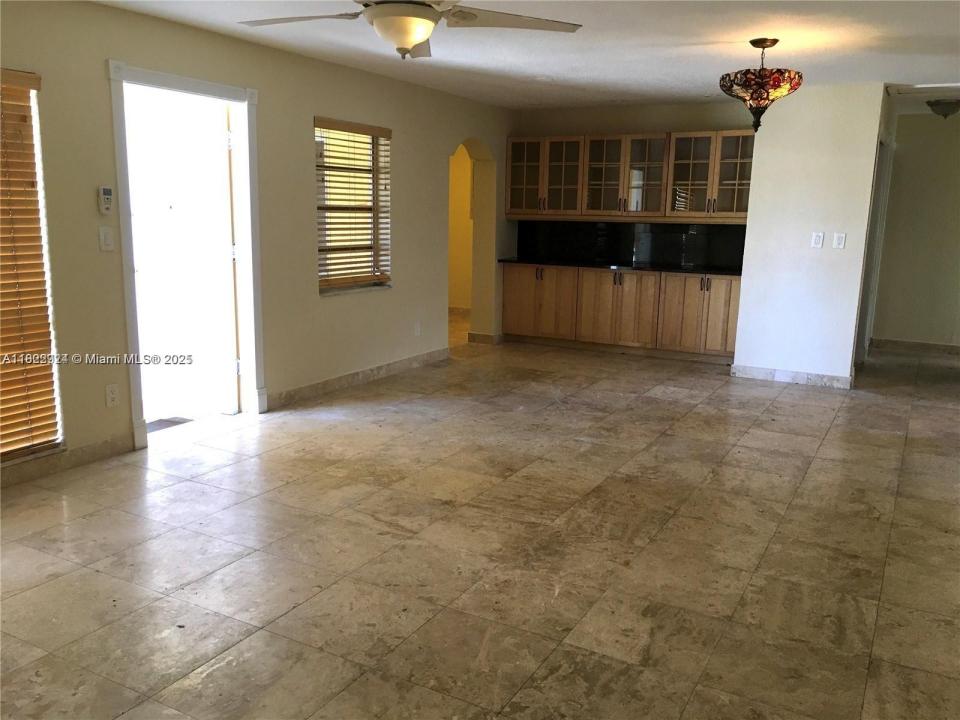 2724 NE 32nd St 2-3, Fort Lauderdale, Florida 33306