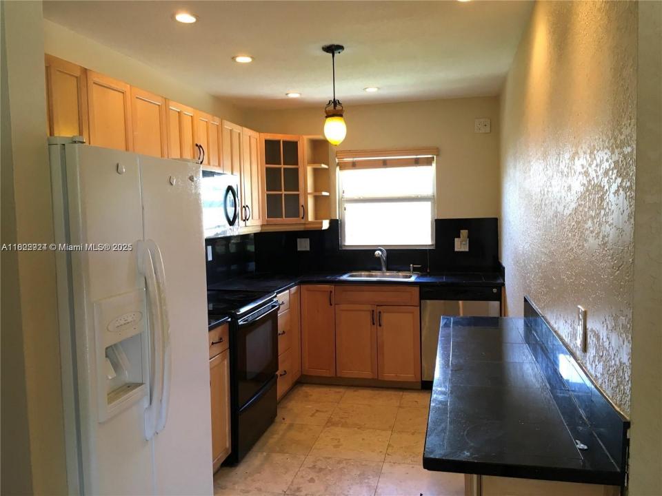 2724 NE 32nd St 2-3, Fort Lauderdale, Florida 33306