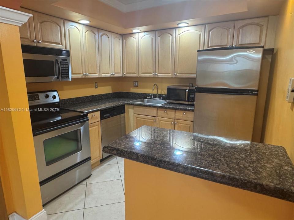 901 NE 3rd St 302, Fort Lauderdale, Флорида 33301, Соединенные Штаты