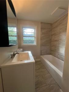 100 kenneth Avenue, Warwick, רוד איילנד 02889, ארצות הברית של אמריקה
