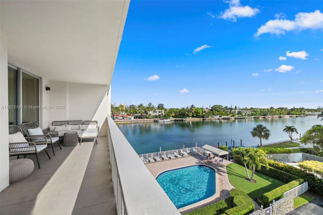 9111 E Bay Harbor Dr 4D, Bay Harbor Islands, Floryda 33154, USA