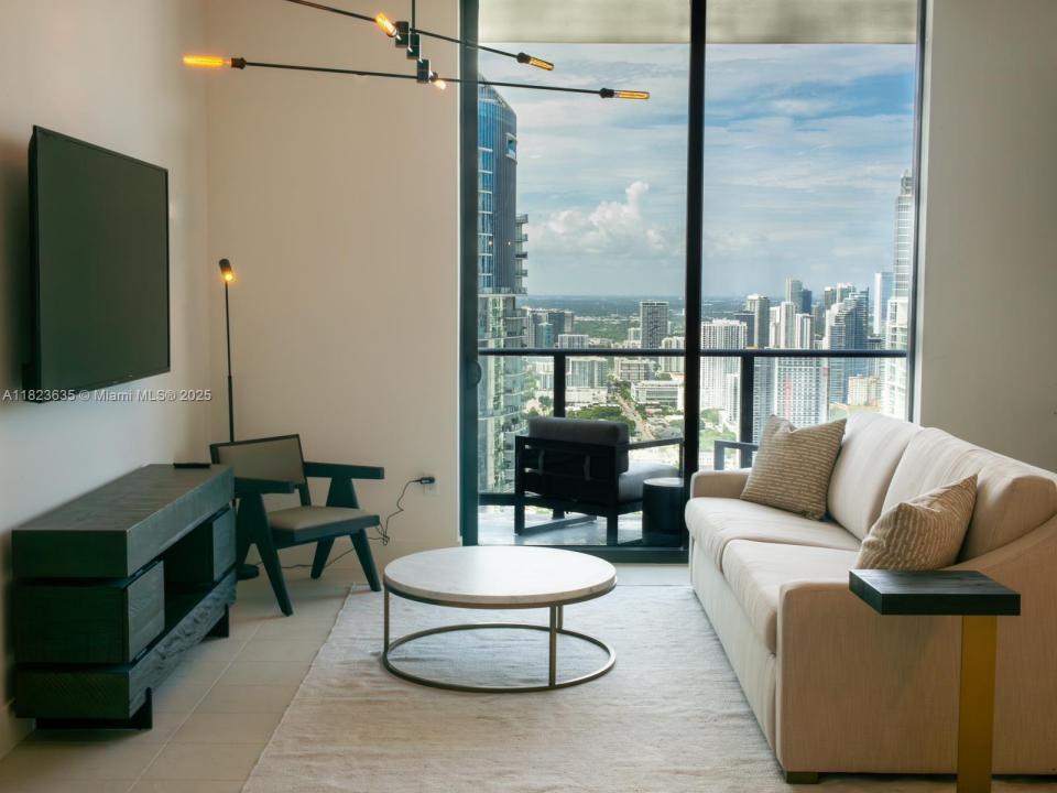 601 NE 1St Ave 5001, Miami, Florida 33132, USA
