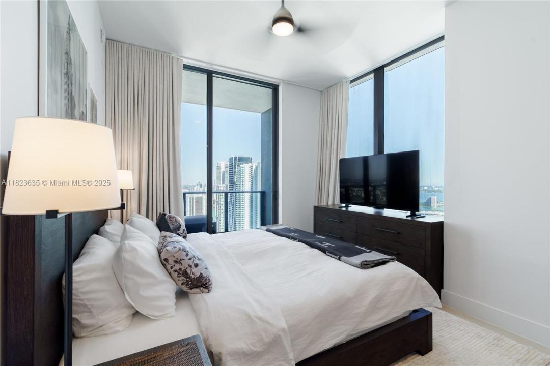 601 NE 1St Ave 5001, Miami, Florida 33132, USA