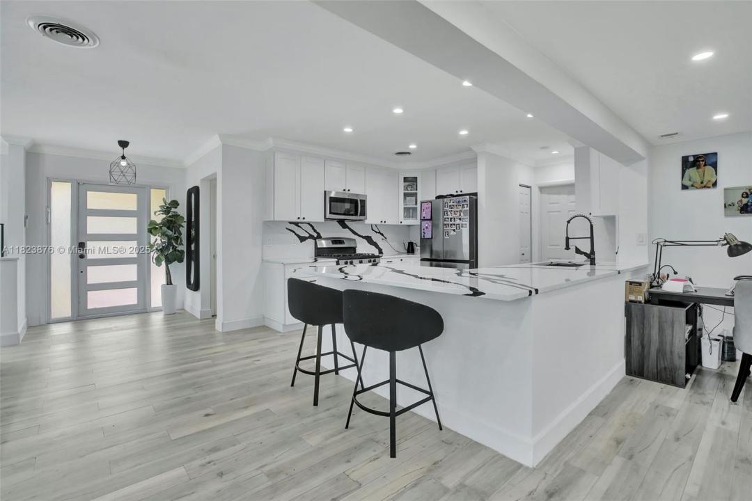4117 Mckinley St, Hollywood, Florida 33021