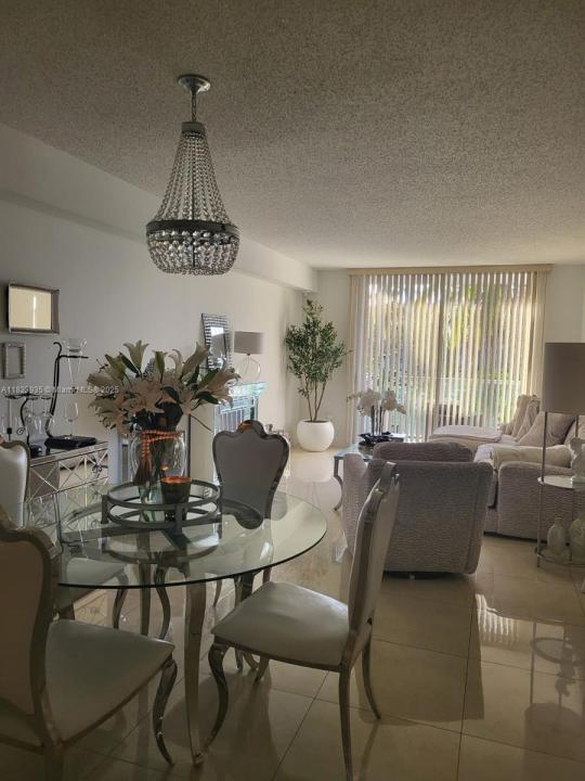 5099 NW 7th ST 205, Miami, Floride 33126, États-Unis