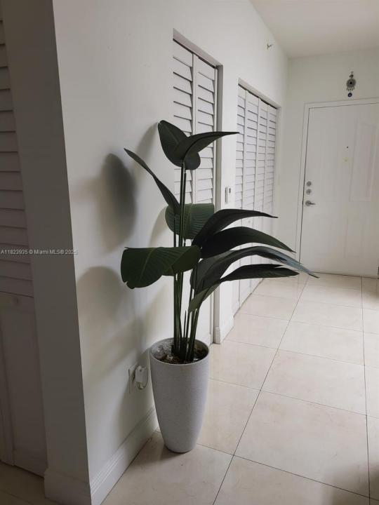 5099 NW 7th ST 205, Miami, Floride 33126, États-Unis