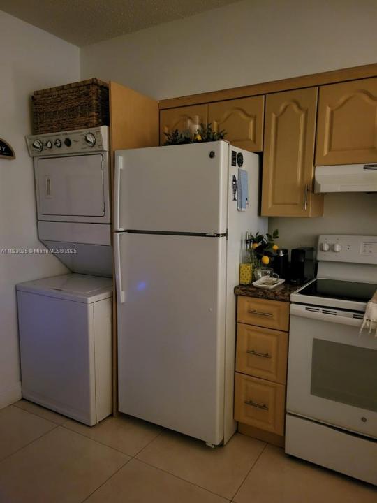 5099 NW 7th ST 205, Miami, Floride 33126, États-Unis