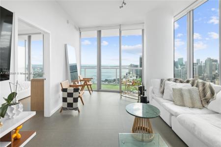888 Biscayne Blvd 4801, Miami, Florida 33132, USA