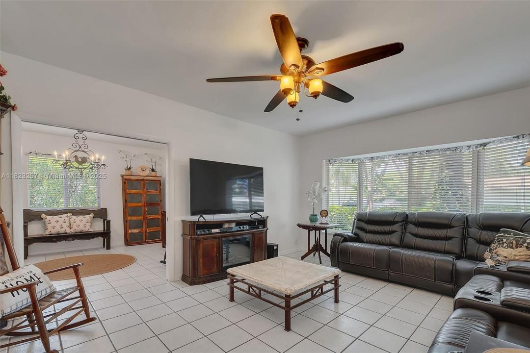 7340 SW 123rd Ter, Pinecrest, Floryda 33156, USA