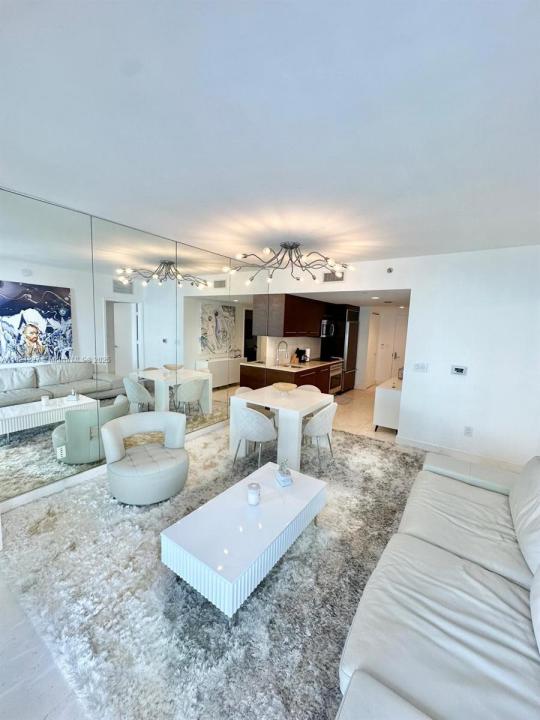 495 NE Brickell Ave 3206, Miami, Florida 33131, Stati Uniti