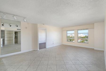 2351 Douglas Rd 901, Miami, Florida 33145, USA