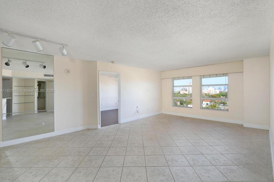 2351 Douglas Rd 901, Miami, Floride 33145, États-Unis