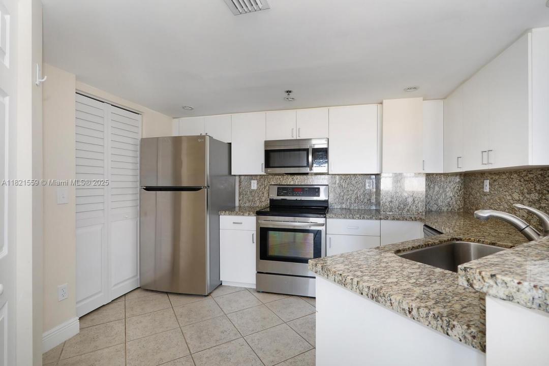 2351 Douglas Rd 901, Miami, Floride 33145, États-Unis