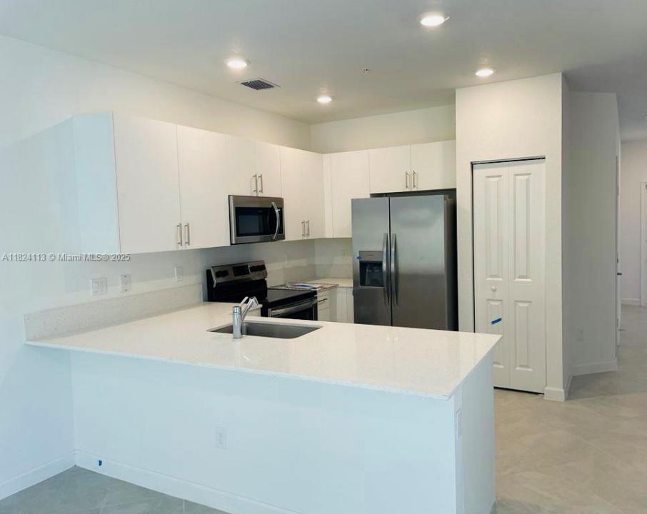 275 SW 159 Terrace 275, Pembroke Pines, Florida 33027, HOA KỲ