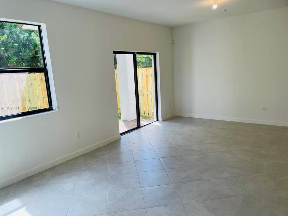 275 SW 159 Terrace 275, Pembroke Pines, Florida 33027, HOA KỲ
