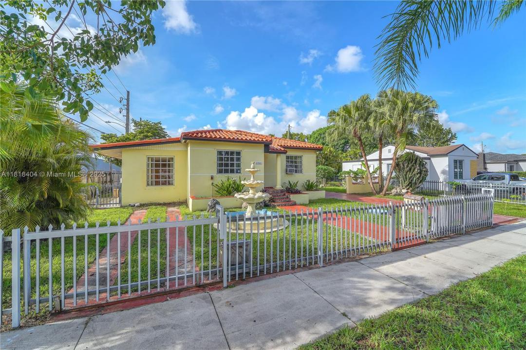 6561 SW 18th St, West Miami, Флорида 33155, Соединенные Штаты