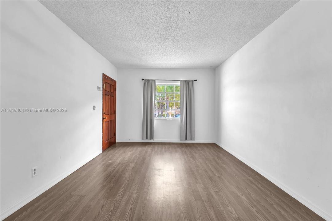 6561 SW 18th St, West Miami, Флорида 33155, Соединенные Штаты