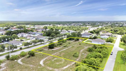 642 SW Caburn Avenue, Port Saint Lucie, Florida 34953