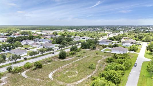642 SW Caburn Avenue, Port Saint Lucie, Florida 34953