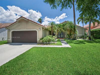 782 Lake Blvd, Weston, Florida 33326, USA