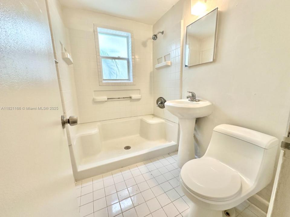 1555 Pennsylvania Ave 105, Miami Beach, Florida 33139