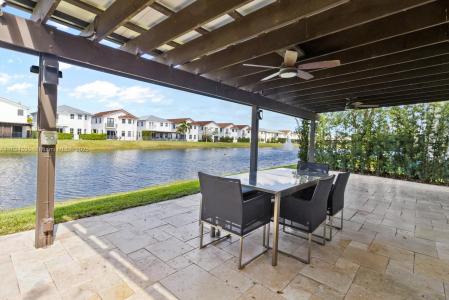 10545 NW 69th Ter 10545, Doral, Florida 33178, USA