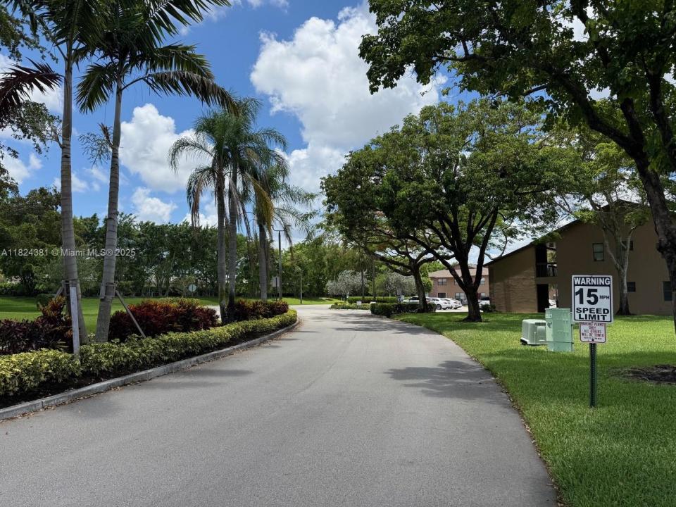10017 Winding Lake Rd 201, Sunrise, Florida 33351, Amerika Birleşik Devletleri