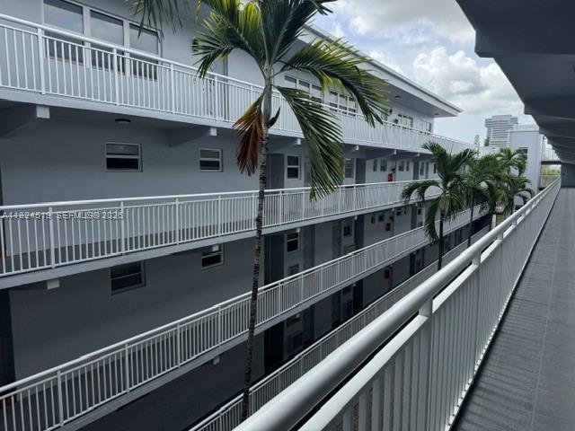 215 SE 3rd Ave 307B, Hallandale Beach, Floride 33009, États-Unis