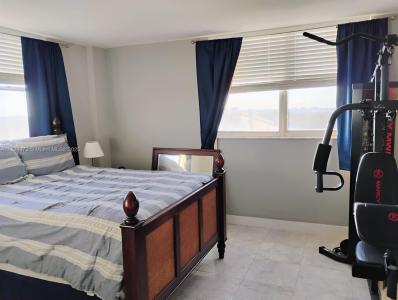 6900 Bay Dr 11K, Miami Beach, Florida 33141, USA