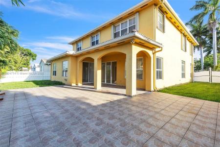 15802 SW 63rd Ter, Miami, Florida 33193, USA