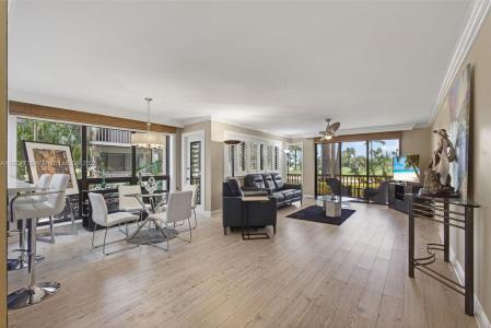 312 Brackenwood Cir ., Palm Beach Gardens, Florida 33418, USA