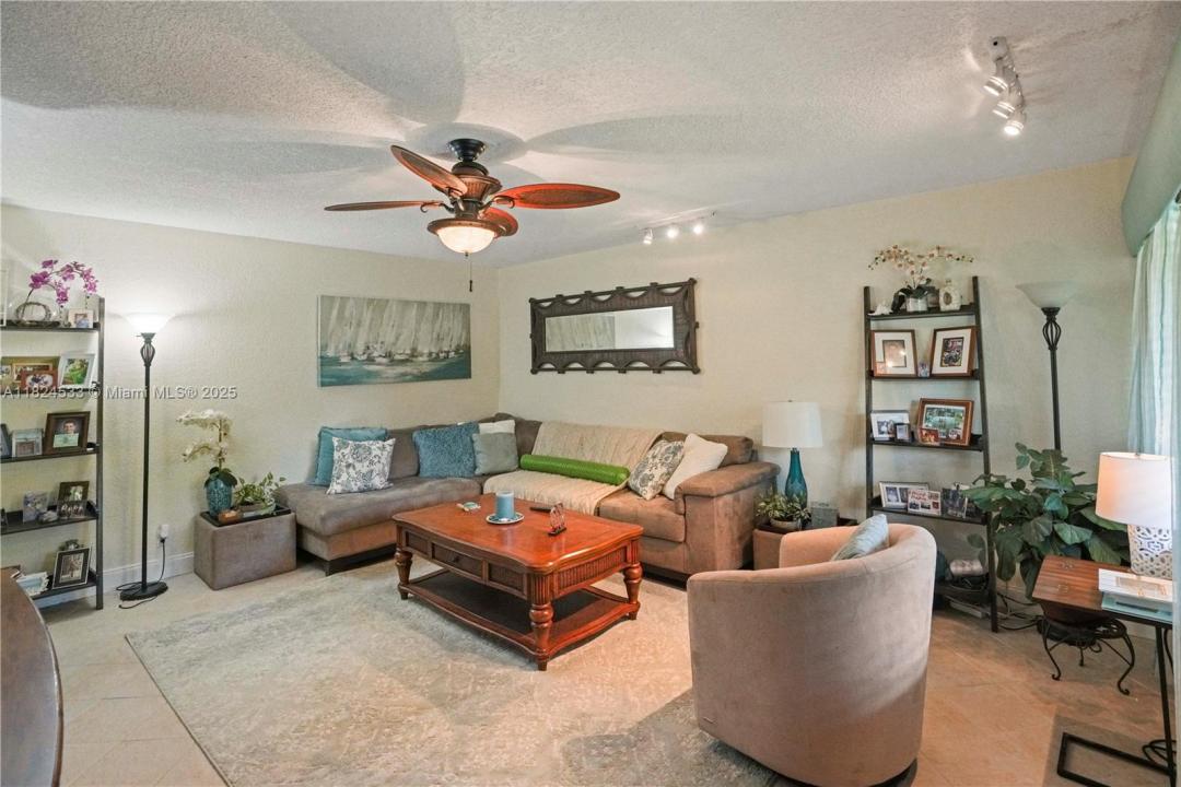 3600 Harrison St 16B, Hollywood, フロリダ 33021, アメリカ合衆国