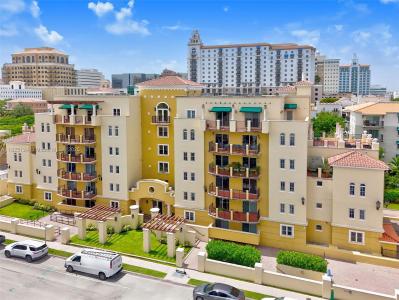 322 Madeira Ave. 402, Coral Gables, Florida 33134, USA