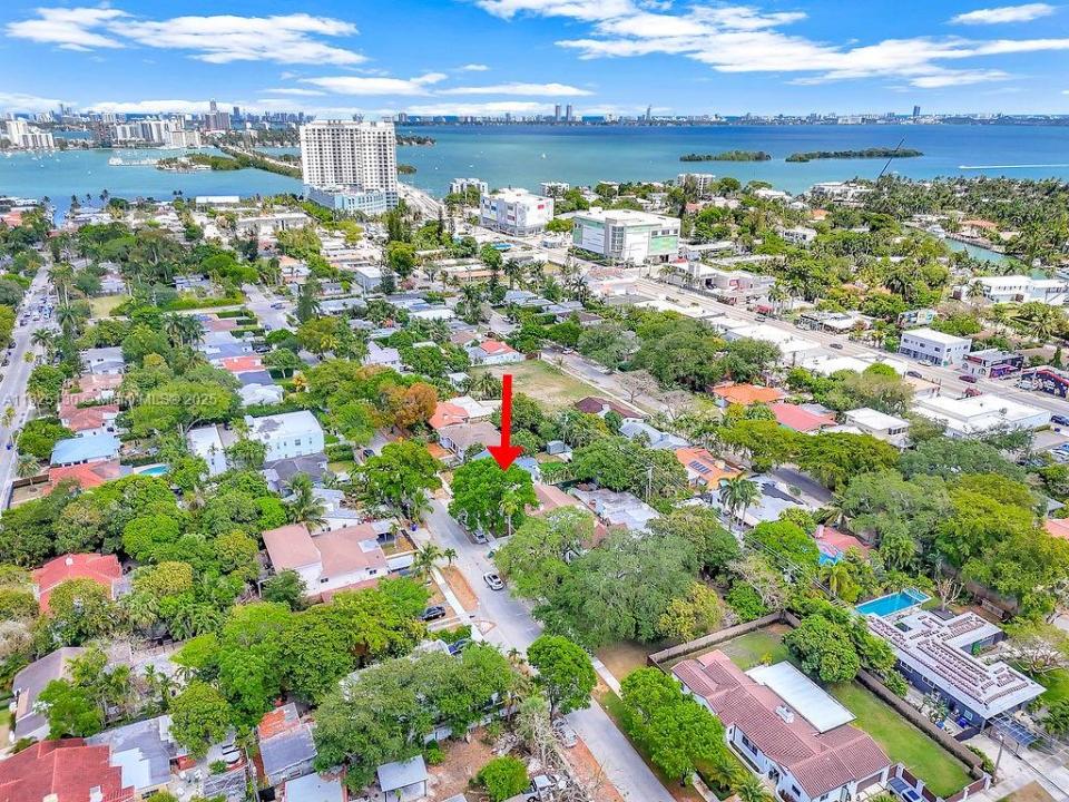 876 NE 81st St, Miami, 佛羅里達州 33138, 美國