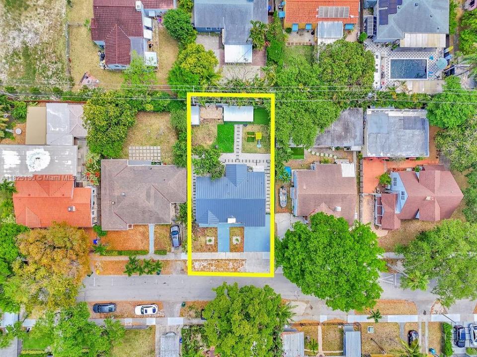 876 NE 81st St, Miami, 佛羅里達州 33138, 美國