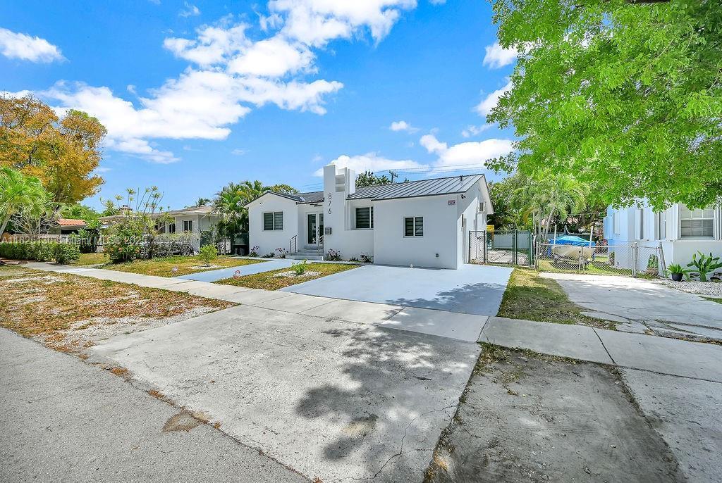 876 NE 81st St, Miami, 佛羅里達州 33138, 美國