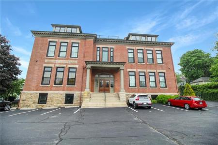32 Carey Street Street, Newport, RI 02840, USA